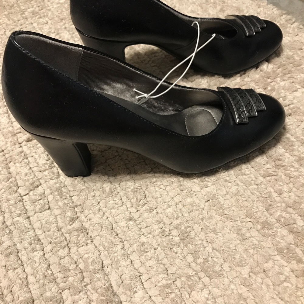 ✨Life Stride Black Shoes ~NWT , Size 8M